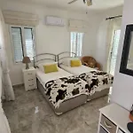 Citrus With Outdoor Bar Holiday home *