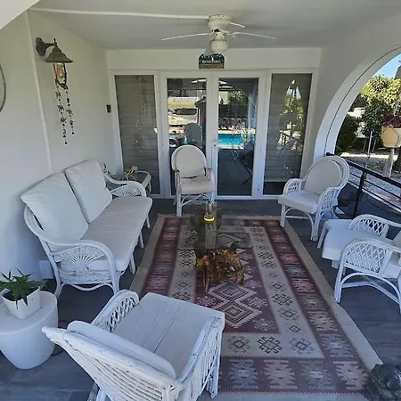 Citrus With Outdoor Bar